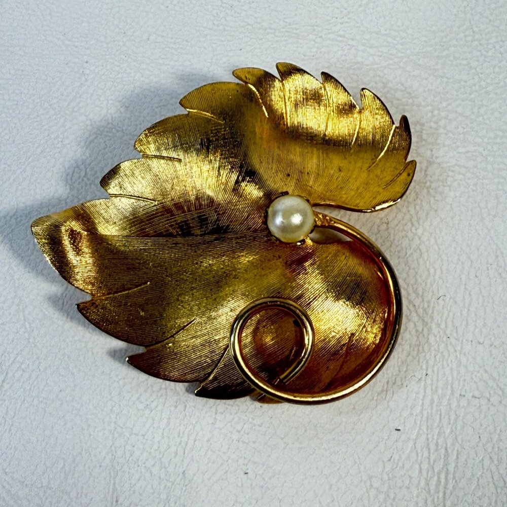 Vintage Leaf Brooch Gold-Tone Faux‎ Pearl Statement Retro
